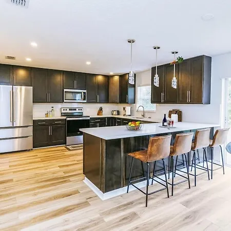 Villa 4-Bed 3 5-Bath Getaway Newly Remodeled